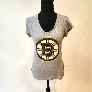 4HER by Carl Banks Boston Bruins Distressed Logo Capped Sleeve Tshirt